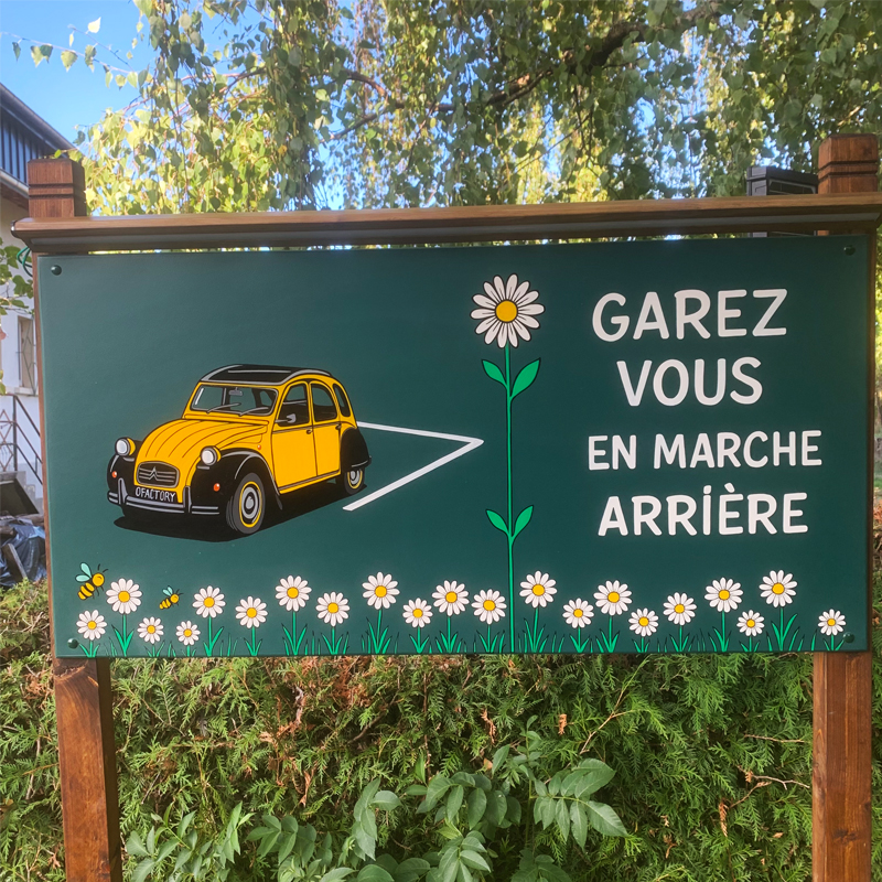 panneau signalétique avec éclairage intégré, peint à la main par Atelier OFACTORY
